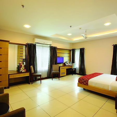 Hotel Aswathy Kodungallūr Buitenkant foto