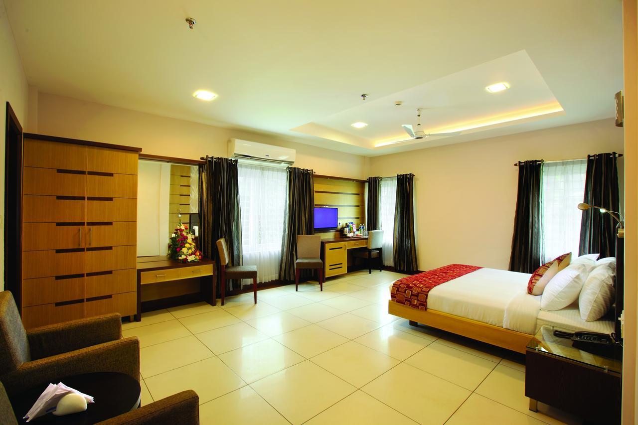 Hotel Aswathy Kodungallūr Buitenkant foto