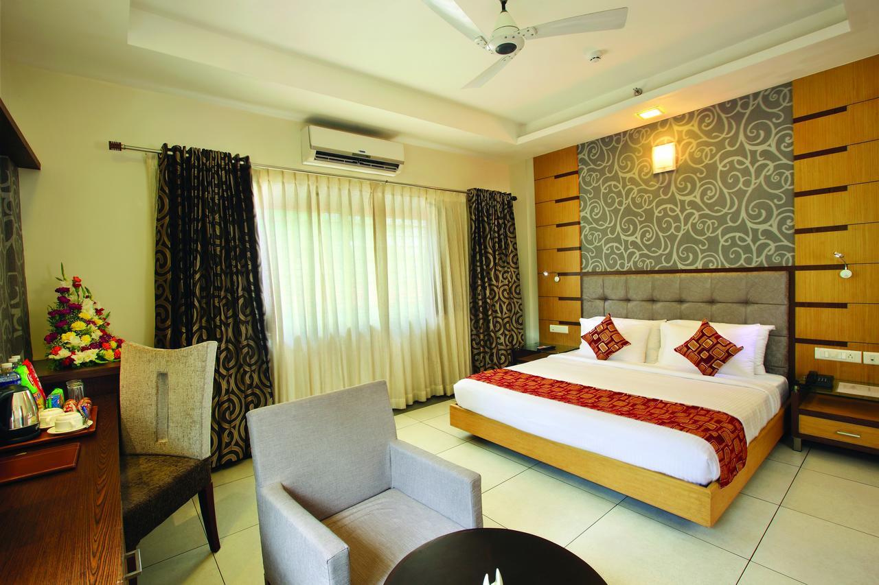 Hotel Aswathy Kodungallūr Buitenkant foto