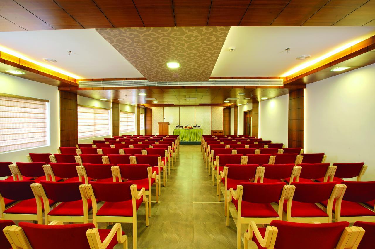 Hotel Aswathy Kodungallūr Buitenkant foto