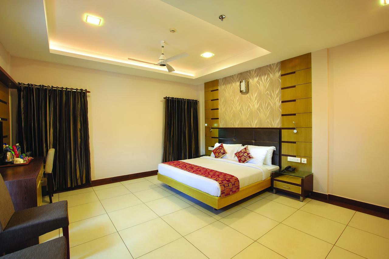 Hotel Aswathy Kodungallūr Buitenkant foto