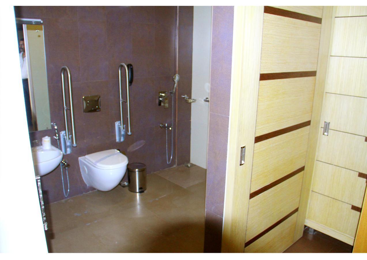 Hotel Aswathy Kodungallūr Buitenkant foto