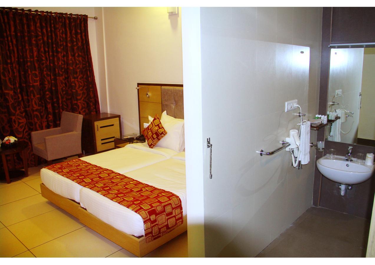 Hotel Aswathy Kodungallūr Buitenkant foto