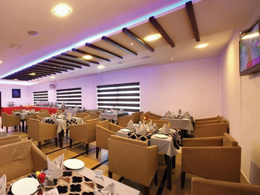 Hotel Aswathy Kodungallūr Buitenkant foto