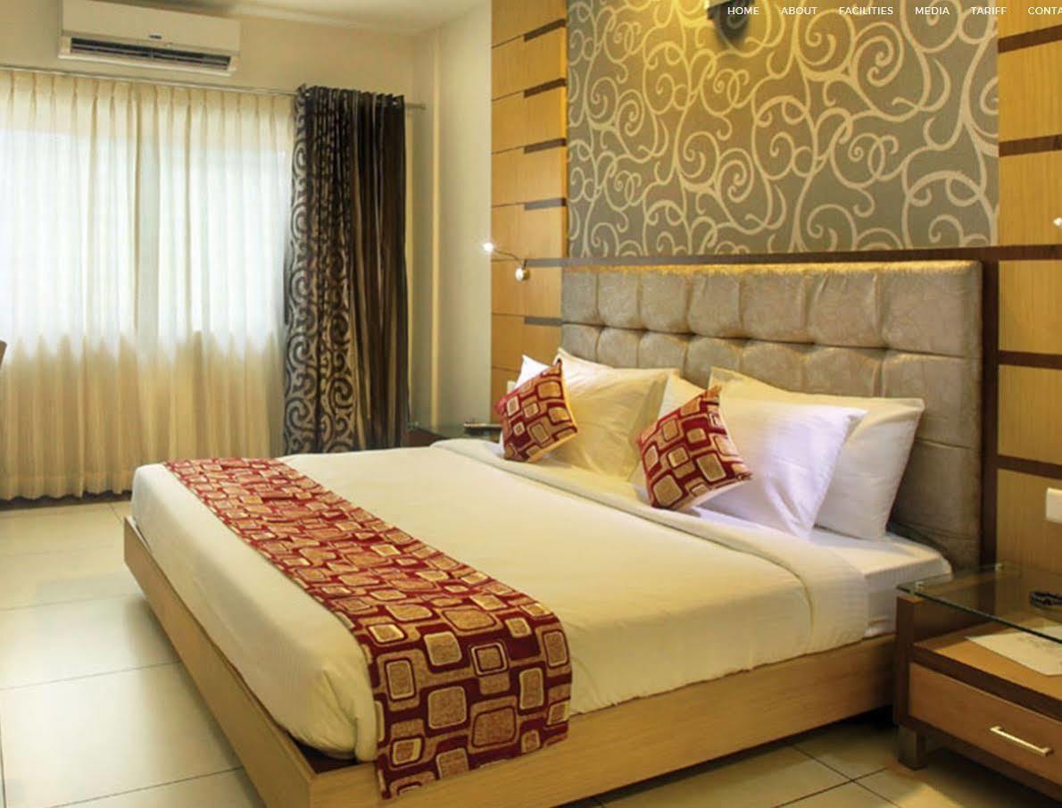 Hotel Aswathy Kodungallūr Buitenkant foto
