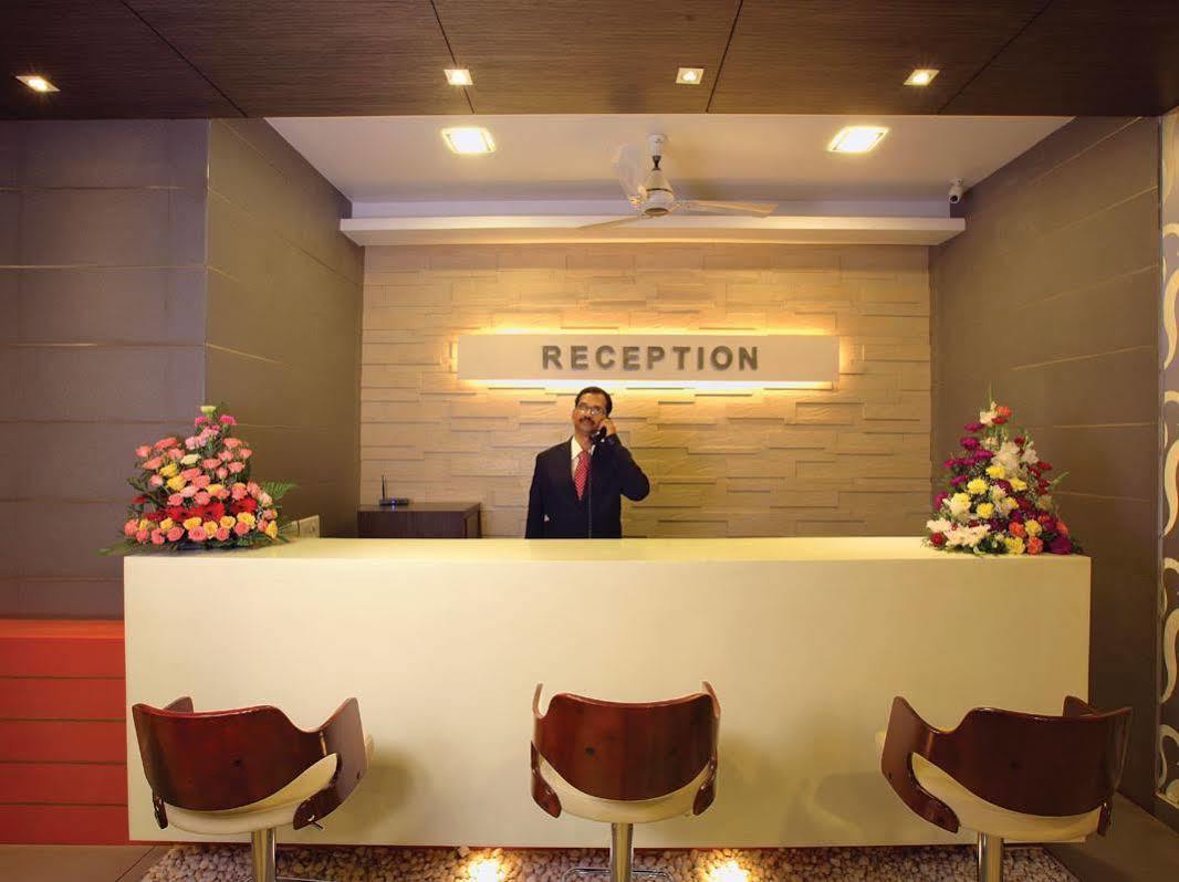 Hotel Aswathy Kodungallūr Buitenkant foto